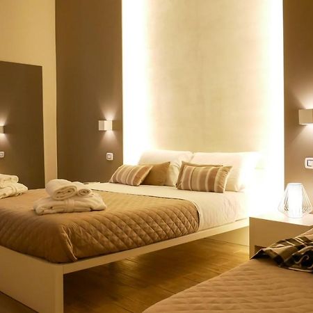 La Banchina Holiday Rooms Trani Exterior foto