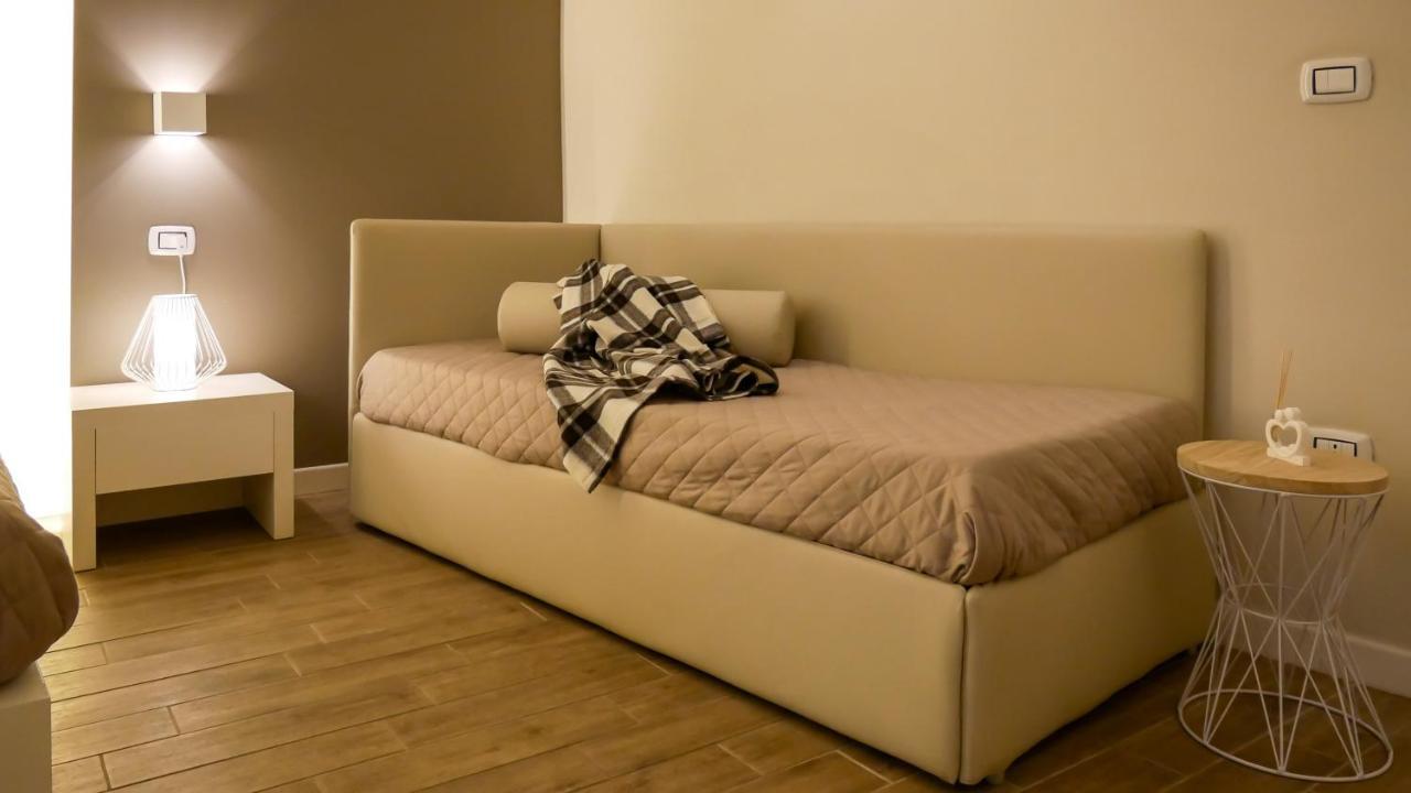 La Banchina Holiday Rooms Trani Exterior foto
