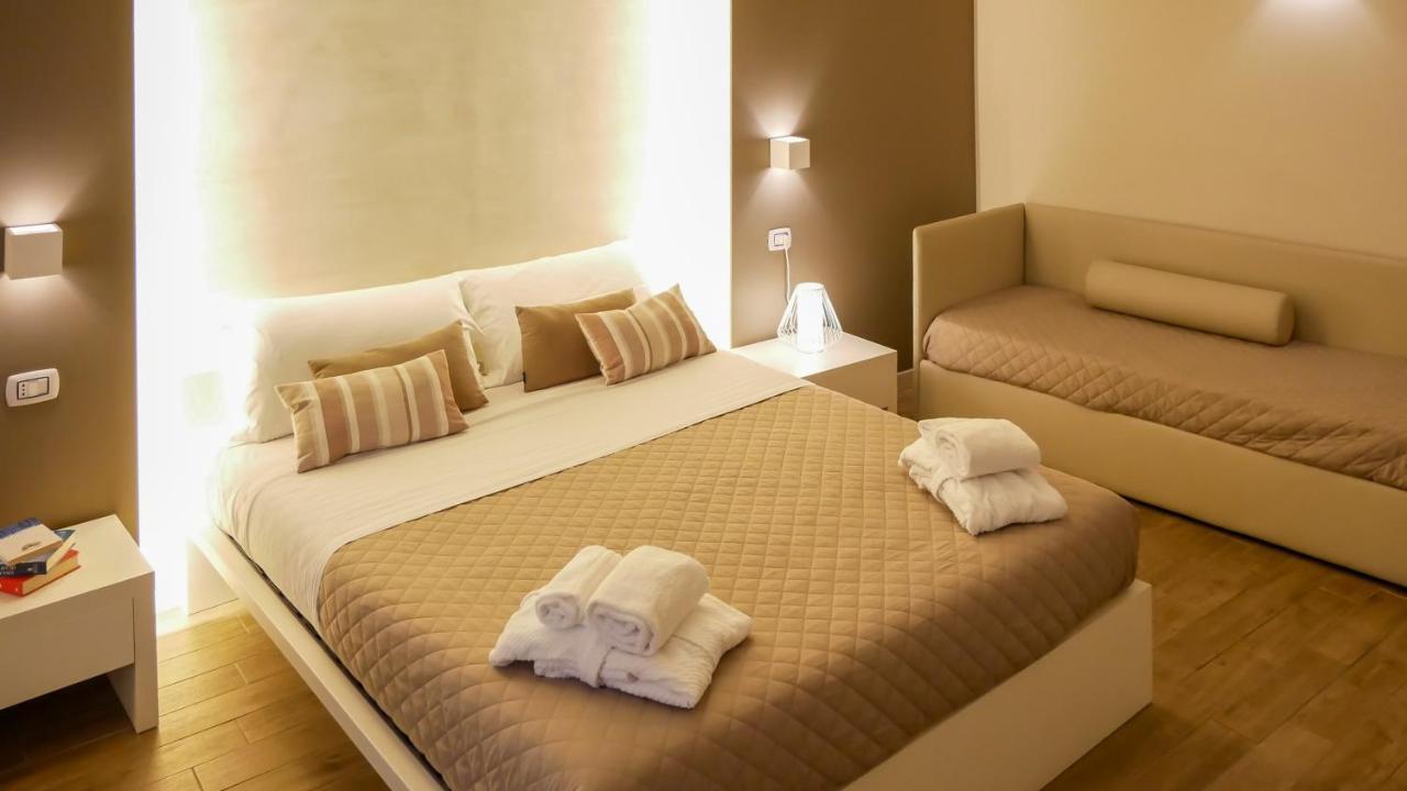 La Banchina Holiday Rooms Trani Exterior foto