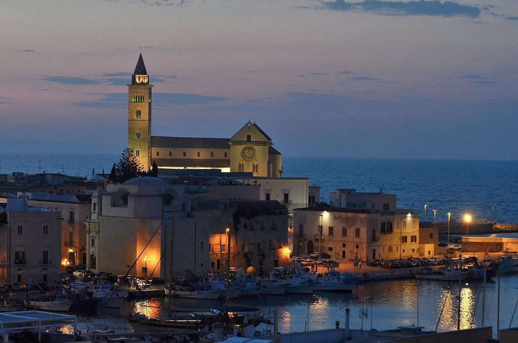 La Banchina Holiday Rooms Trani Exterior foto