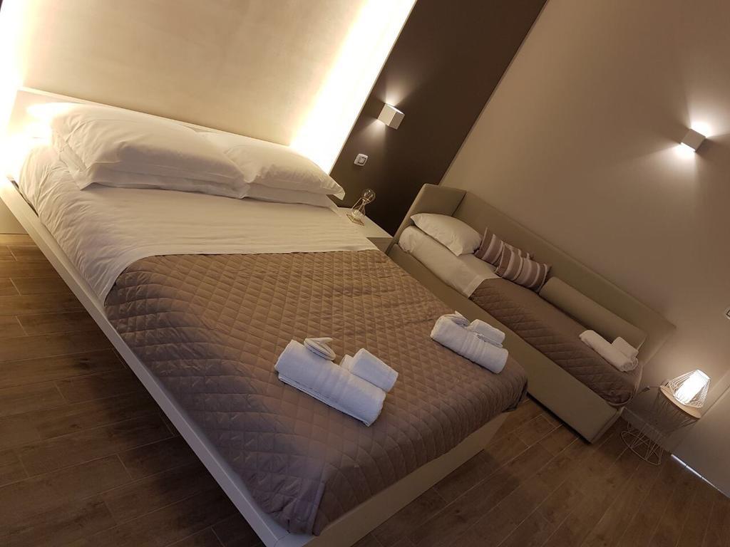 La Banchina Holiday Rooms Trani Exterior foto